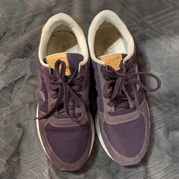 Women's New Balance Shoes - Picture 4 of 6